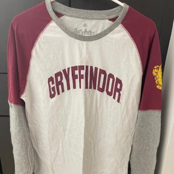Harry Potter Studios London Gryffindor Long Sleeve Tshirt Kids XL Womens S NWOT - Picture 2 of 9